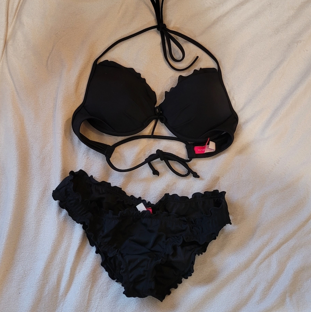CUTE RARE VICTORIAS SECRET BLACK RUFFLE BIKINI SET - Picture 2 of 12